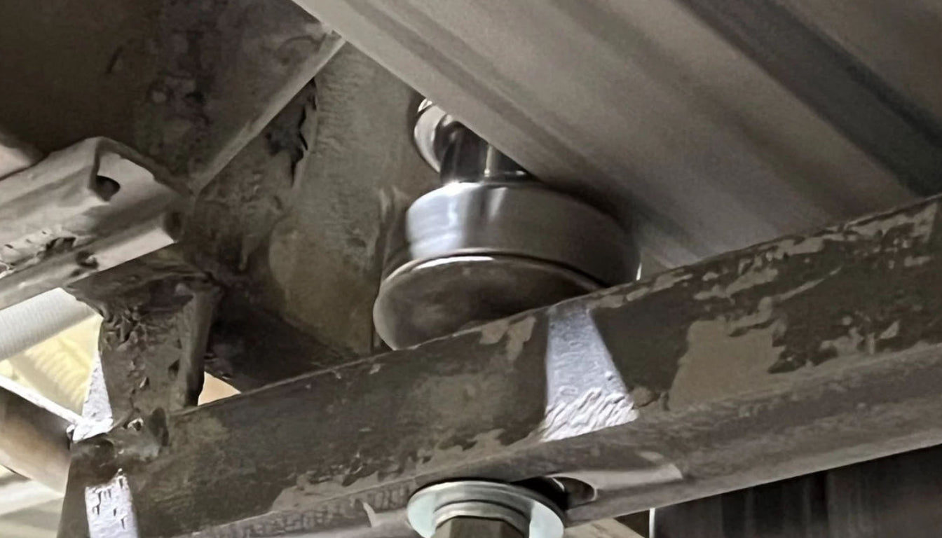 How Side Guide Rollers Work to Control Belt Mistracking